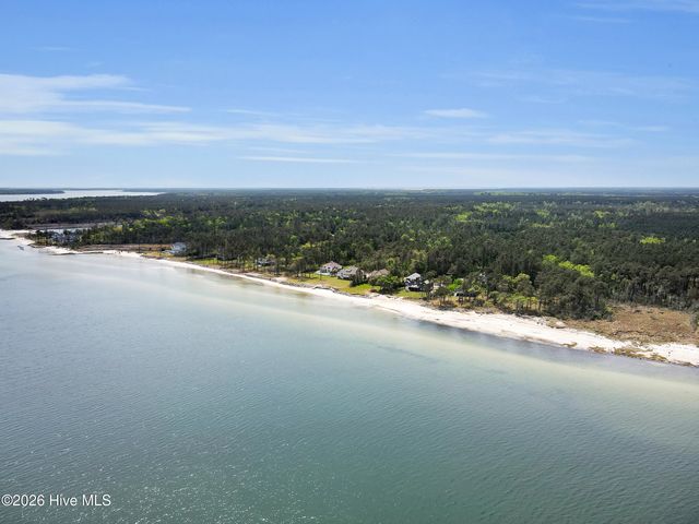 522 Sandy Point Drive, Beaufort, NC 28516