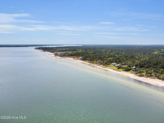 522 Sandy Point Drive, Beaufort, NC 28516