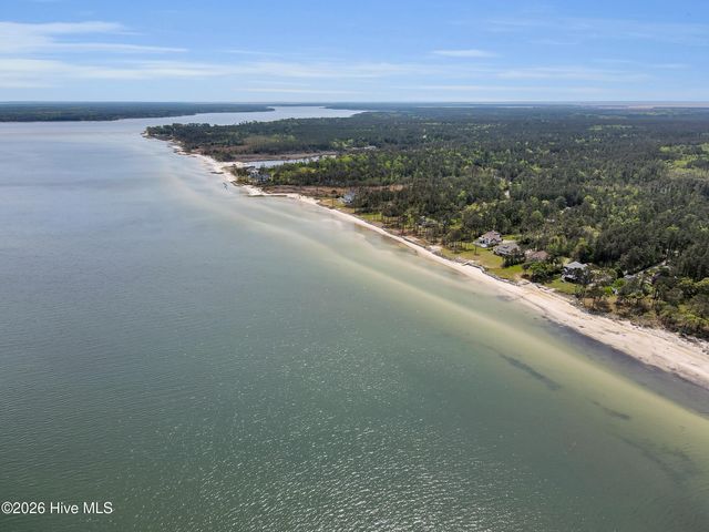 522 Sandy Point Drive, Beaufort, NC 28516