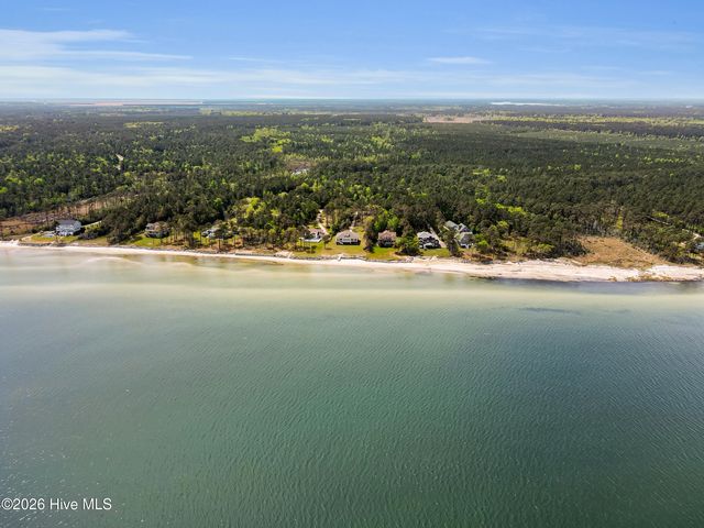 522 Sandy Point Drive, Beaufort, NC 28516