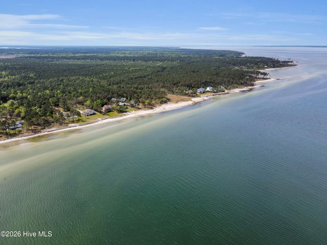 522 Sandy Point Drive, Beaufort, NC 28516