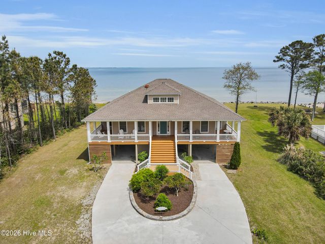 522 Sandy Point Drive, Beaufort, NC 28516