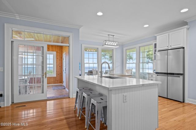 522 Sandy Point Drive, Beaufort, NC 28516