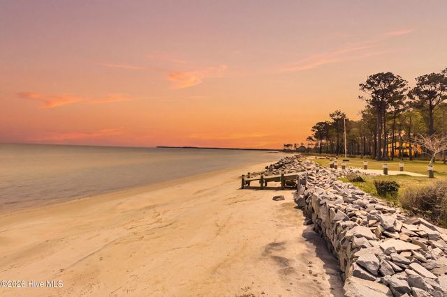 522 Sandy Point Drive, Beaufort, NC 28516