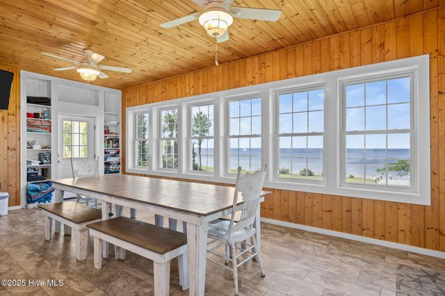 522 Sandy Point Drive, Beaufort, NC 28516