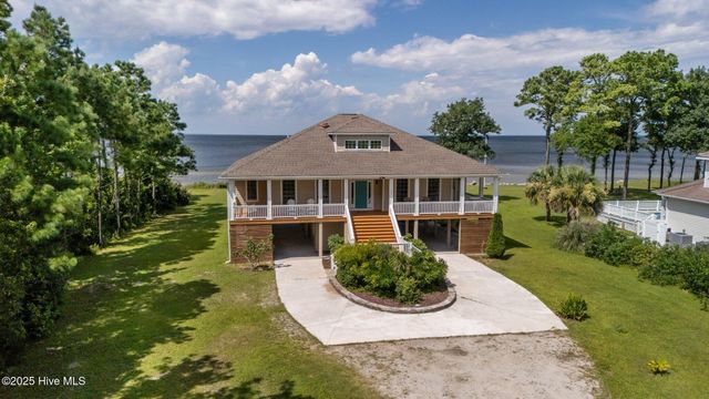 522 Sandy Point Drive, Beaufort, NC 28516