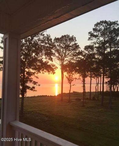 522 Sandy Point Drive, Beaufort, NC 28516