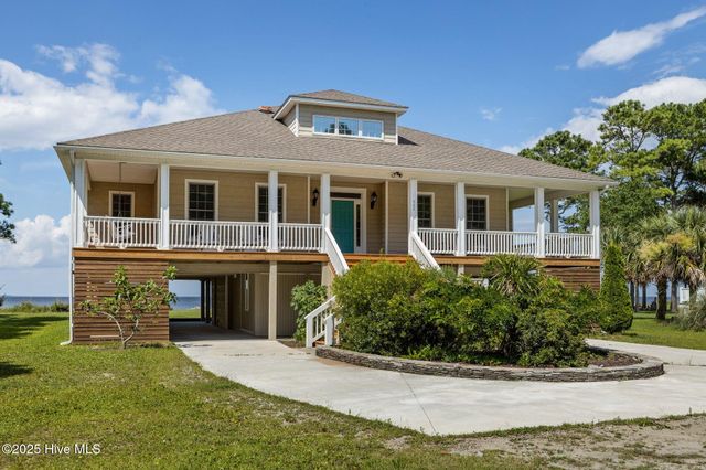 522 Sandy Point Drive, Beaufort, NC 28516