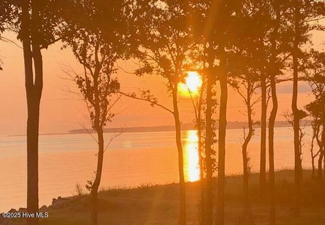 522 Sandy Point Drive, Beaufort, NC 28516