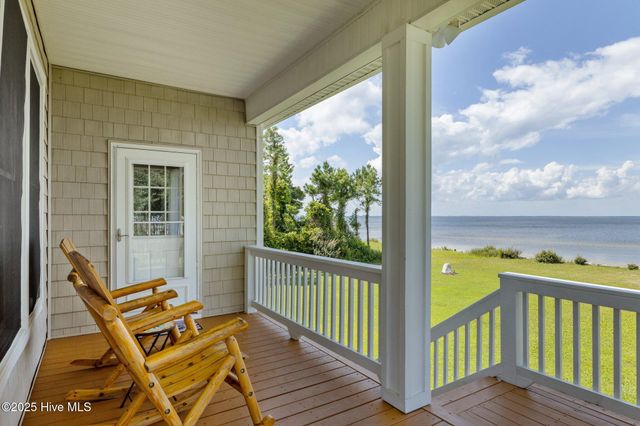 522 Sandy Point Drive, Beaufort, NC 28516