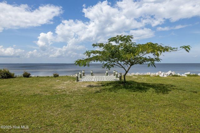 522 Sandy Point Drive, Beaufort, NC 28516