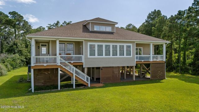 522 Sandy Point Drive, Beaufort, NC 28516