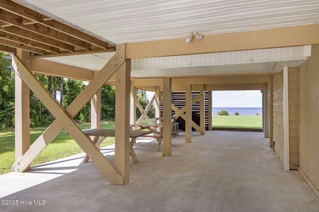 522 Sandy Point Drive, Beaufort, NC 28516