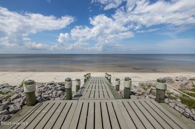 522 Sandy Point Drive, Beaufort, NC 28516