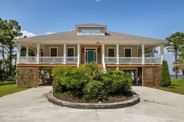 522 Sandy Point Drive, Beaufort, NC 28516