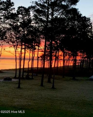 522 Sandy Point Drive, Beaufort, NC 28516