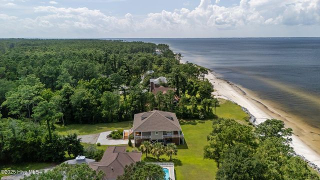 522 Sandy Point Drive, Beaufort, NC 28516