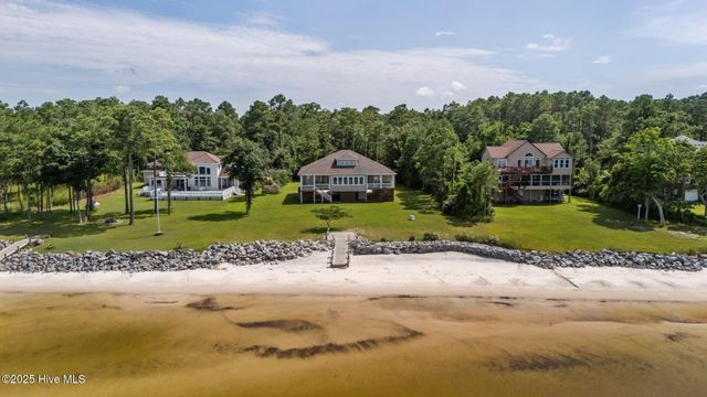 522 Sandy Point Drive, Beaufort, NC 28516