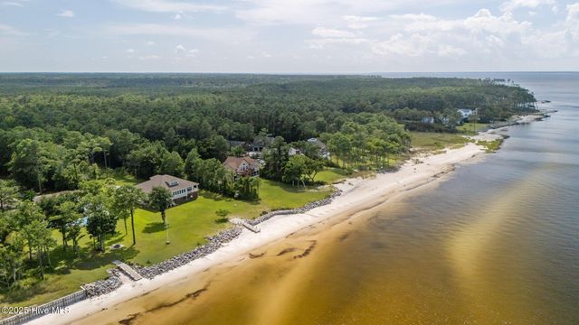 522 Sandy Point Drive, Beaufort, NC 28516