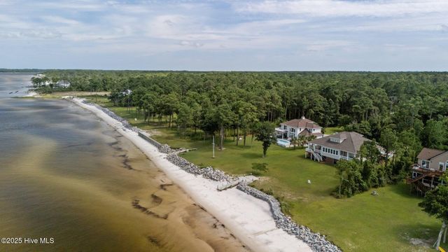 522 Sandy Point Drive, Beaufort, NC 28516