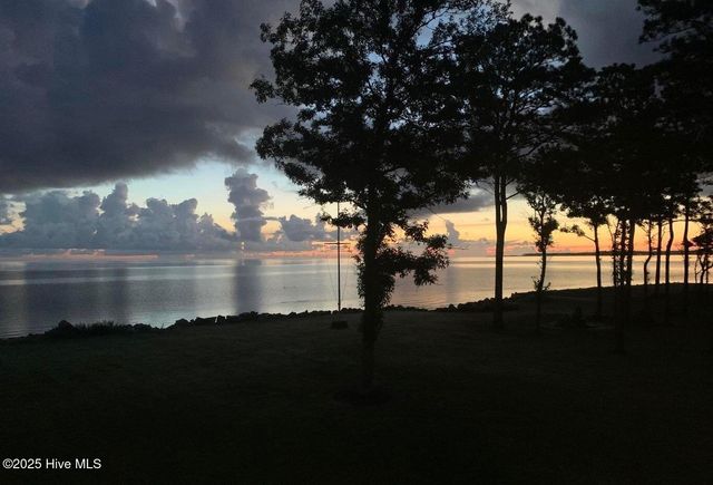 522 Sandy Point Drive, Beaufort, NC 28516