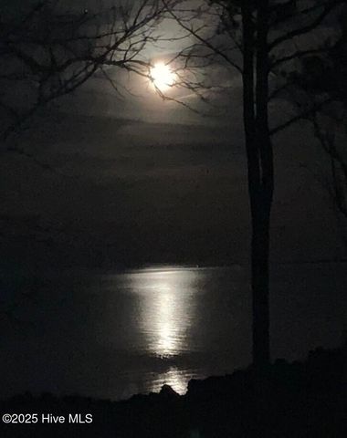 522 Sandy Point Drive, Beaufort, NC 28516