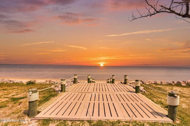 522 Sandy Point Drive, Beaufort, NC 28516