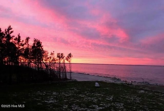 522 Sandy Point Drive, Beaufort, NC 28516