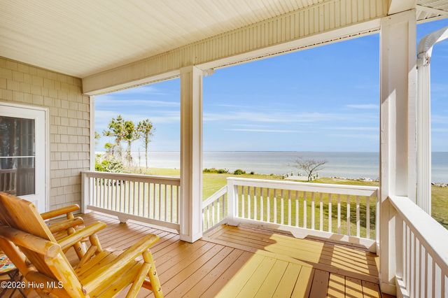 522 Sandy Point Drive, Beaufort, NC 28516