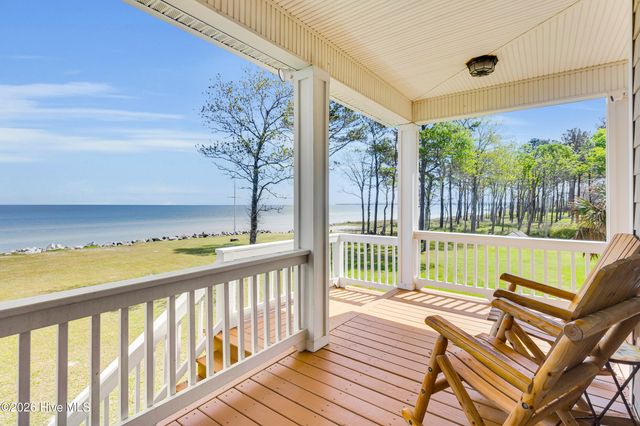 522 Sandy Point Drive, Beaufort, NC 28516