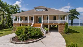 522 Sandy Point Drive, Beaufort, NC 28516