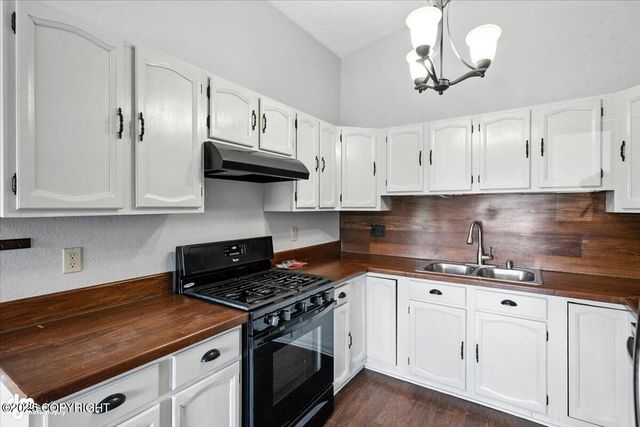 18723 N Lowrie Loop, Eagle River, AK 99577