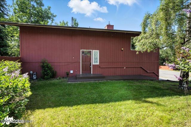 18723 N Lowrie Loop, Eagle River, AK 99577