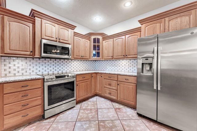 627 N Rockingham Avenue, Nixa, MO 65714