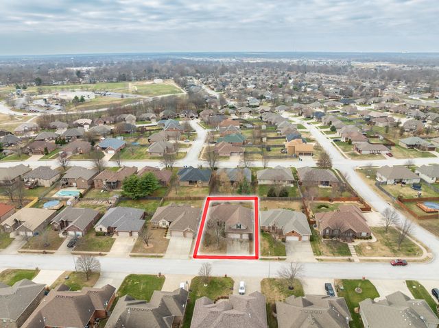 627 N Rockingham Avenue, Nixa, MO 65714