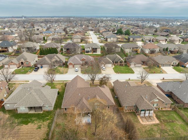 627 N Rockingham Avenue, Nixa, MO 65714