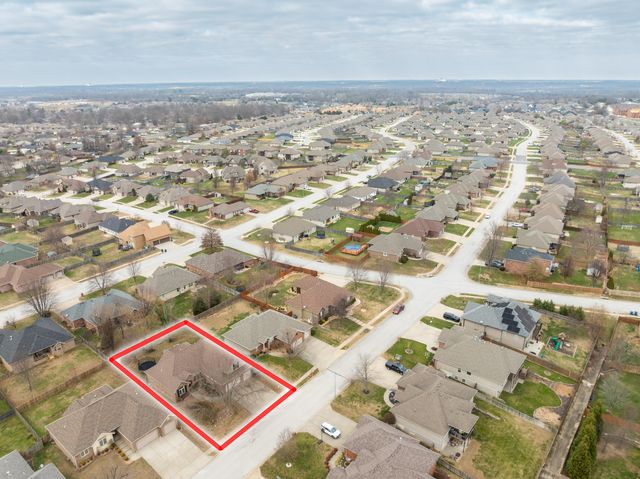 627 N Rockingham Avenue, Nixa, MO 65714