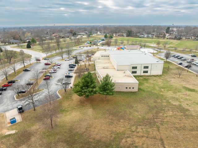 627 N Rockingham Avenue, Nixa, MO 65714