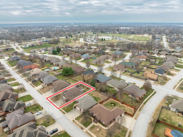 627 N Rockingham Avenue, Nixa, MO 65714