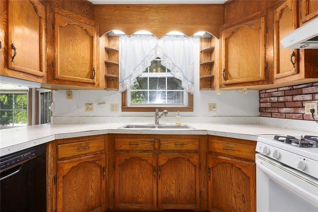 16008 NE 176th Street, Holt, MO 64048
