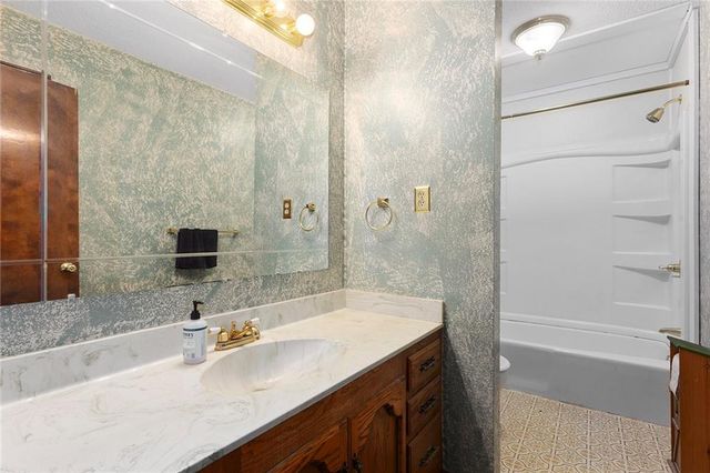 16008 NE 176th Street, Holt, MO 64048