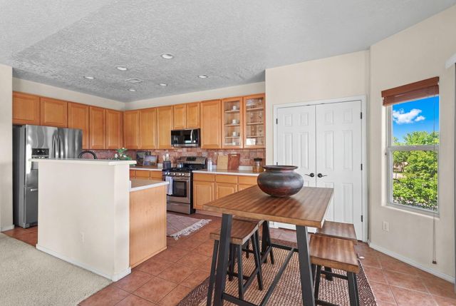 6530 Shiprock Drive NE, Rio Rancho, NM 87144