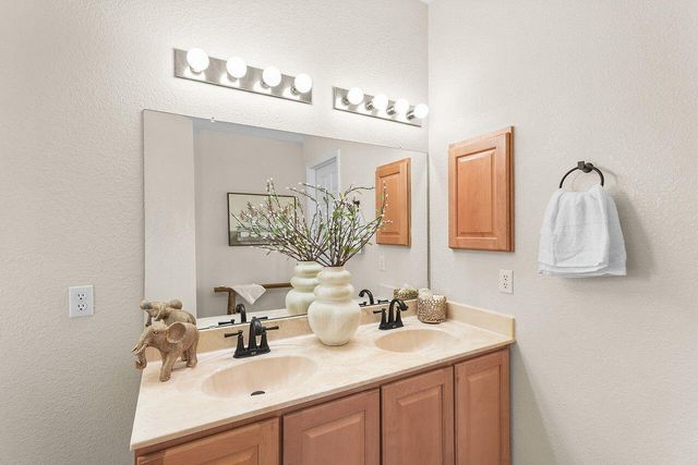 6530 Shiprock Drive NE, Rio Rancho, NM 87144