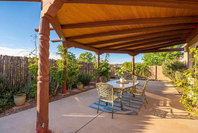 6530 Shiprock Drive NE, Rio Rancho, NM 87144