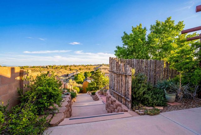 6530 Shiprock Drive NE, Rio Rancho, NM 87144