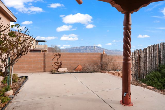 6530 Shiprock Drive NE, Rio Rancho, NM 87144