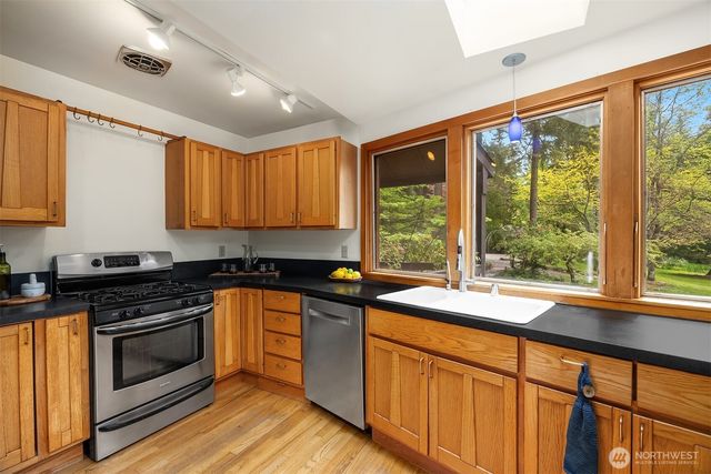 21833 103rd Avenue SW, Vashon, WA 98070