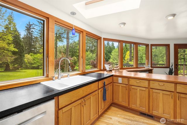 21833 103rd Avenue SW, Vashon, WA 98070