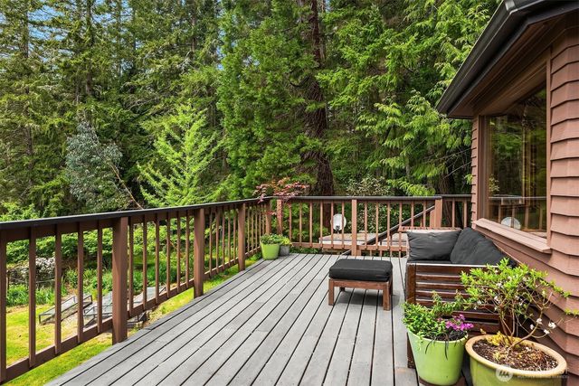 21833 103rd Avenue SW, Vashon, WA 98070