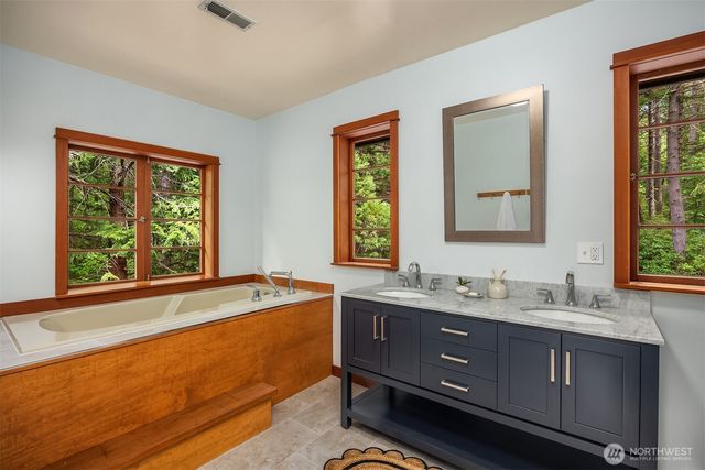 21833 103rd Avenue SW, Vashon, WA 98070